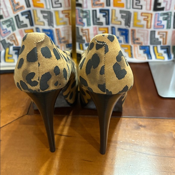 Simply Vera Vera Wang Tan Leopard Print Heels - Picture 5 of 6